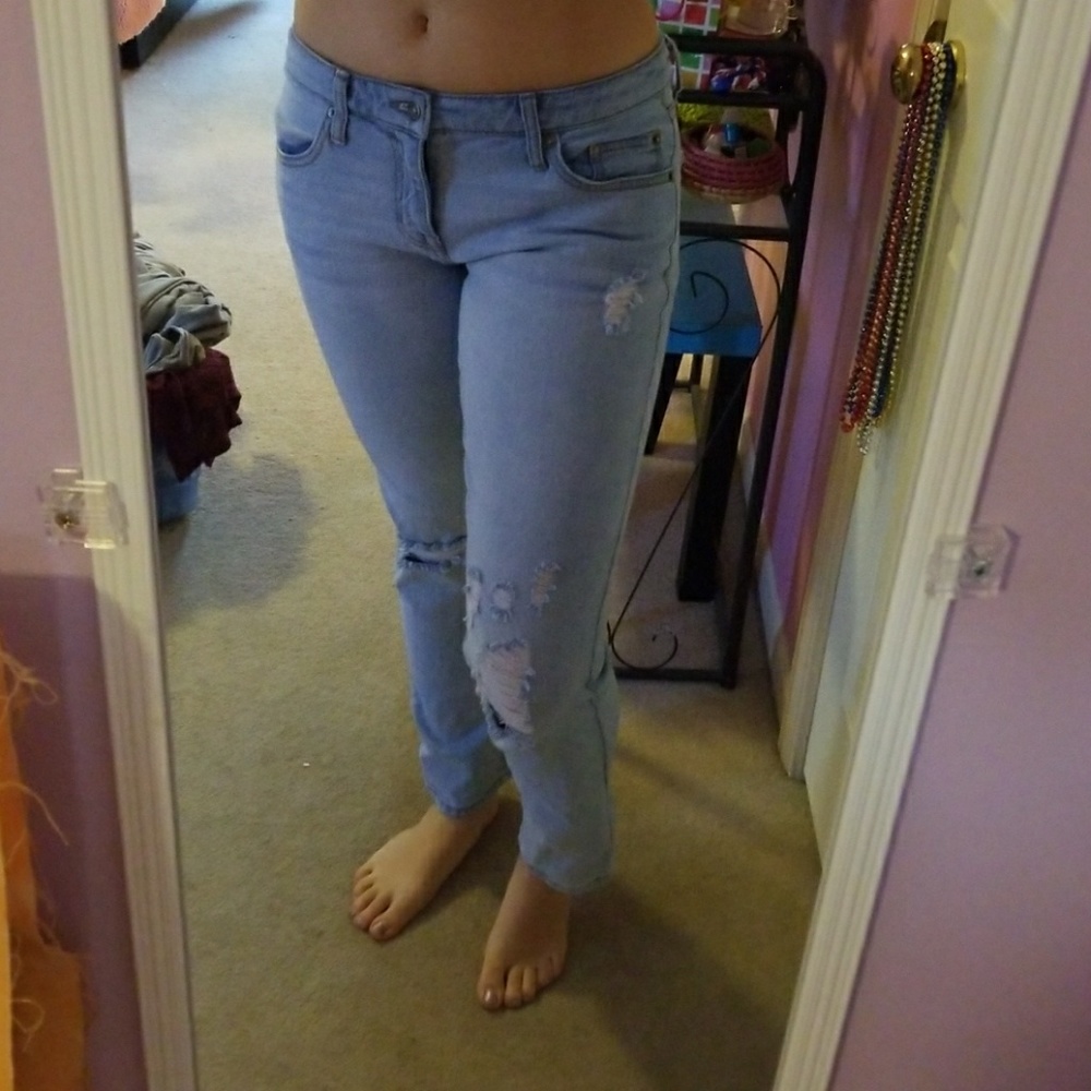 Distressed boyfriend jeans